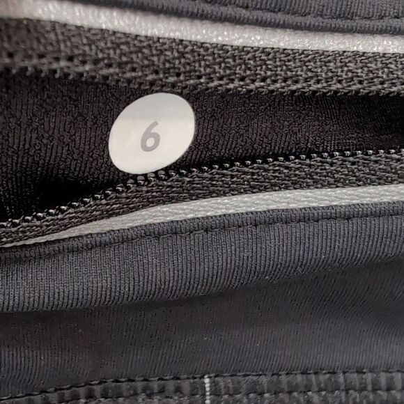 Lululemon Run Speed Short Reflective-Black Sz 6 - Picture 6 of 10